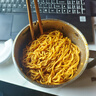 康师傅 方便面干拌面红烧牛肉面香辣牛肉面五连包泡面袋面休闲零食 【火鸡面】韩式火鸡拌面*10袋 实拍图