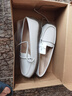 卡帝乐鳄鱼（CARTELO）品牌真皮断码豆豆鞋女士牛筋底单鞋一脚蹬妈妈鞋休闲平底鞋 2833灰色 限购一双 38 实拍图