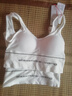 俞兆林美背吊带运动背心女外穿潮带胸垫打底无钢圈文胸健身收腹内衣薄款 705字母款 白色1件 均码 （80-125斤） 实拍图